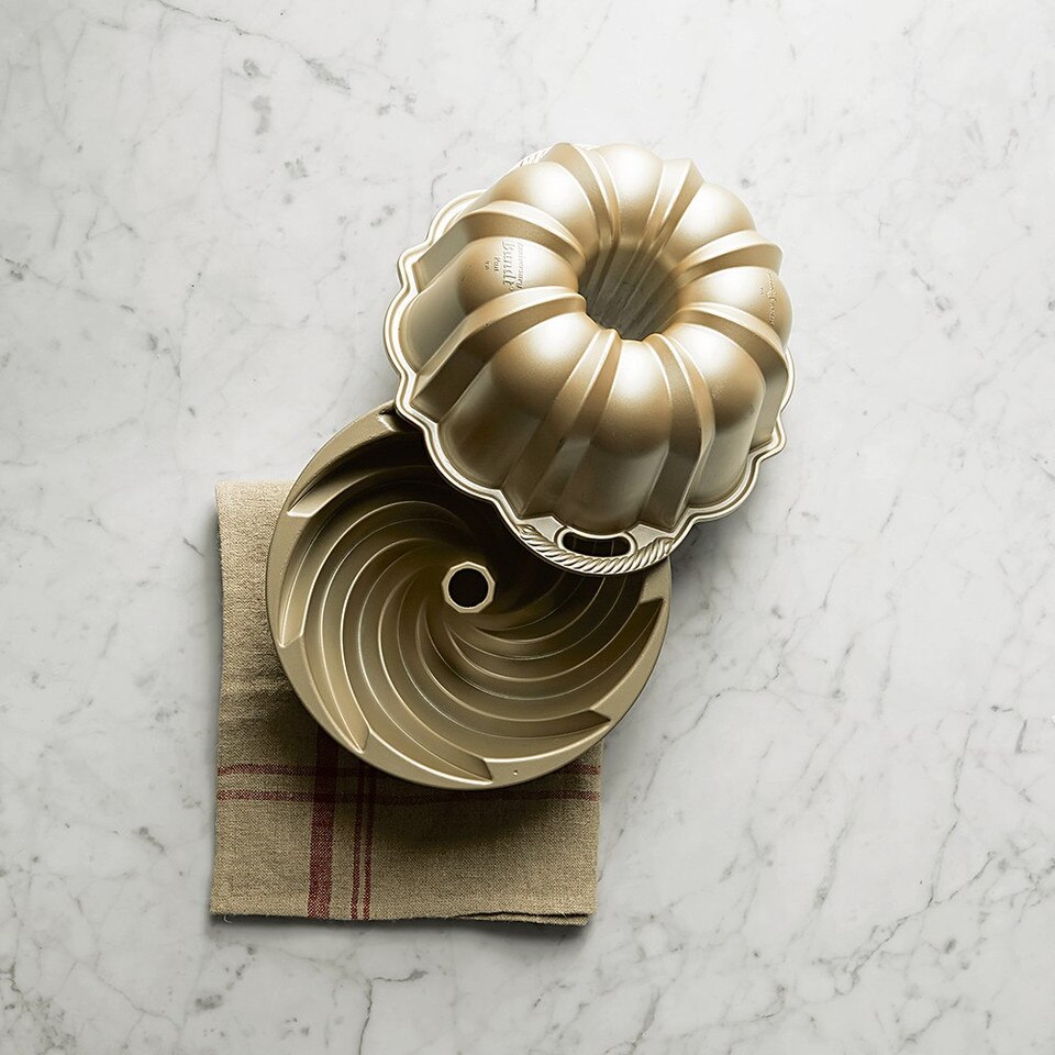 Williams Sonoma Nordic Ware Heritage Bundt® Pan